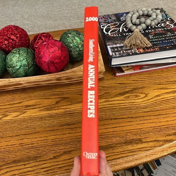 2000 Southern Living Annual Recipes, 368 page cookbook - Picture 3 of 3